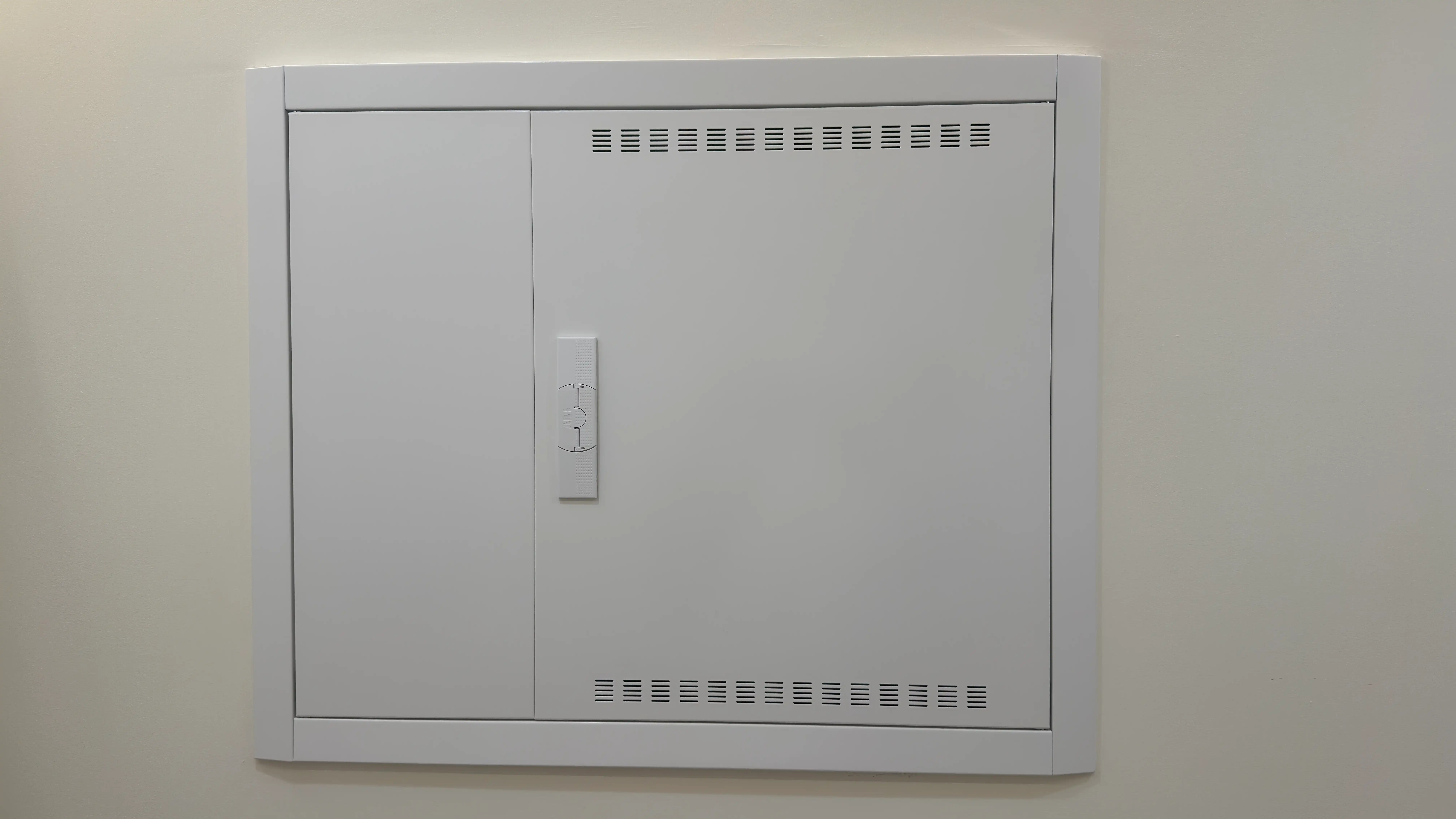 ABB Striebel & John Elektroinstallationsmaterial für professionelle Smart Home und Hausinstallation