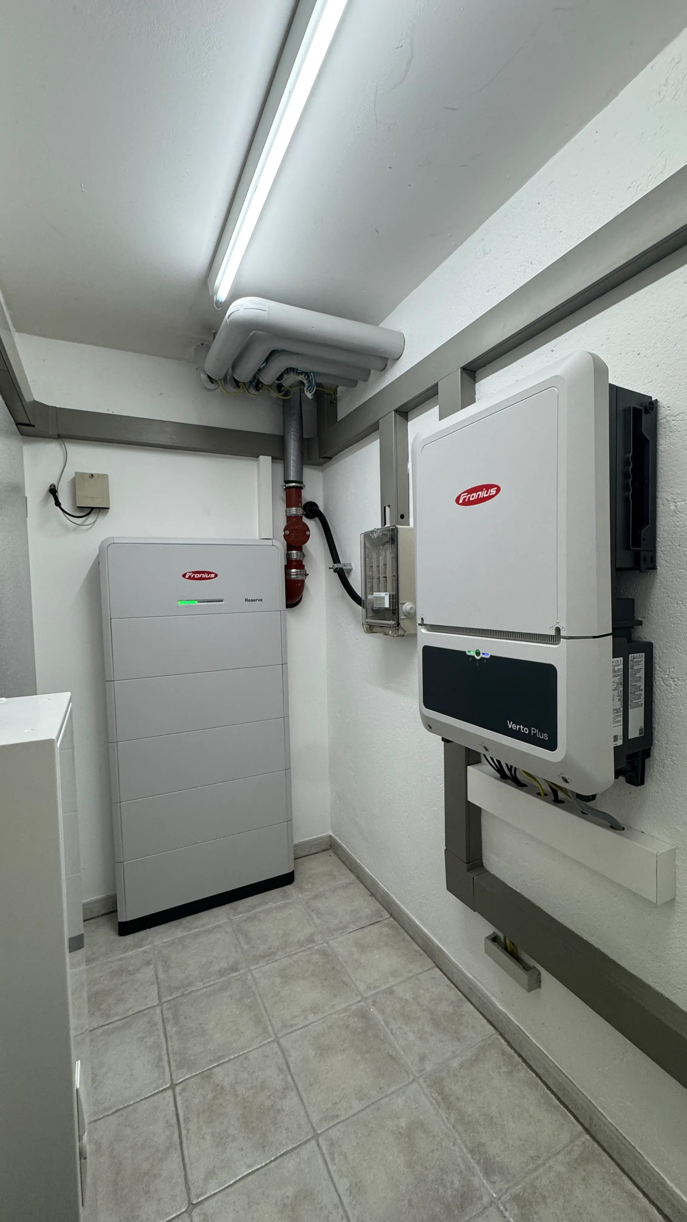 Der neue Batteriespeicher Fronius Reserva passt perfekt zum Hybridwechselrichter Fronius Verto Plus