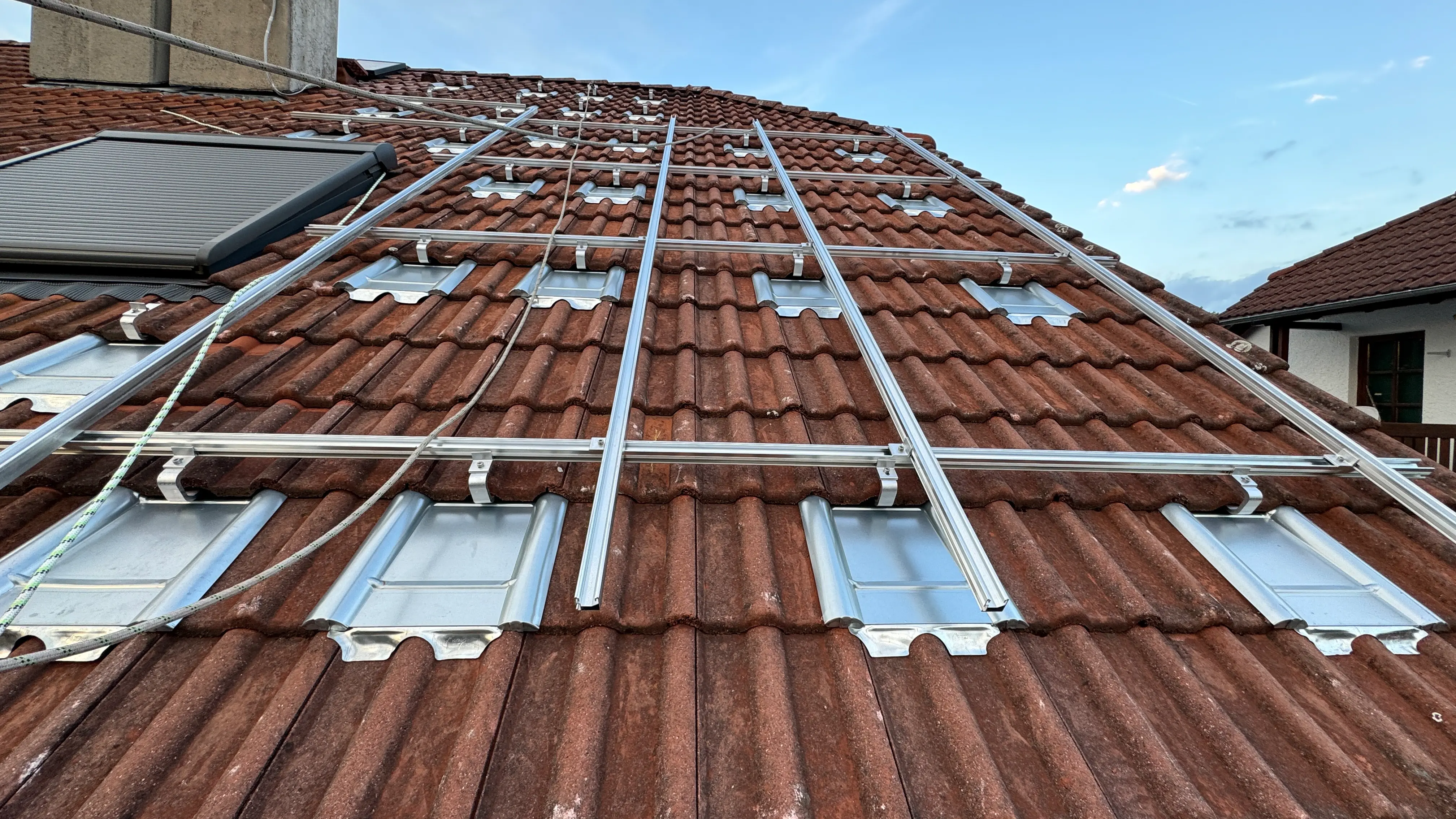 Montageunterkonstruktion im Kreuzverbund-System von K2 Systems für besonders belastbare PV-Montagelösungen